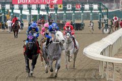 The field for Race 5 go into the first turn at Parx on March 7, 2022. Photo By: Chad B. Harmon